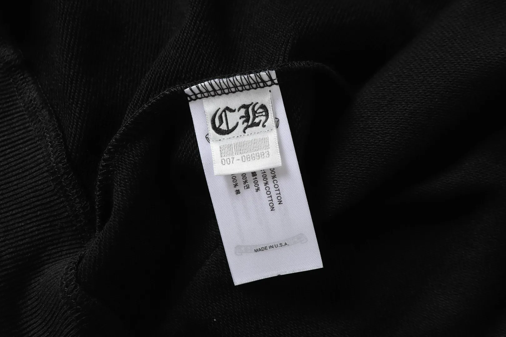 Q24—P230 -Chrome Hearts/Chrome Hearts printed zipper sweatshirt cardigan jacket -420 grams of high-density, high-quality wool, soft, delicate and skin-friendly, soft and silky to the touch, warm and skin-friendly -The hardware zipper accessories are all customized and full of details -Colour: black -Size: S M L XL